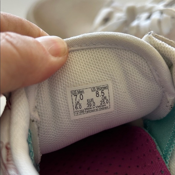 Worn once - VANS Old Skool Skull Sneakers - Picture 2 of 8